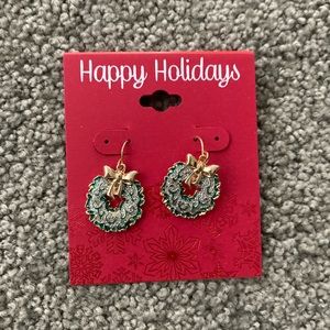 Brand new gold wreath Dangle earrings